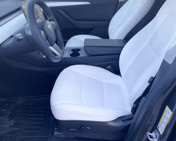 Сірий Тесла Model Y, об'ємом двигуна 0 л та пробігом 43 тис. км за 28500 $, фото 137 на Automoto.ua