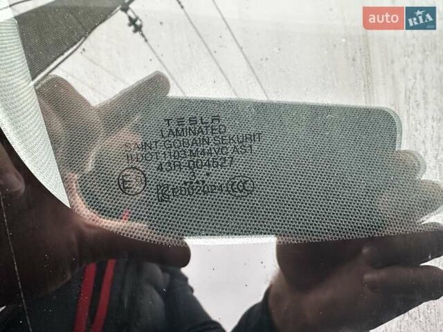 Серый Тесла Model Y, объемом двигателя 0 л и пробегом 24 тыс. км за 28399 $, фото 30 на Automoto.ua