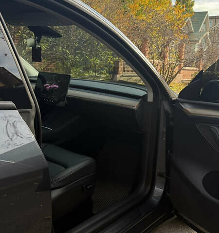 Серый Тесла Model Y, объемом двигателя 0 л и пробегом 25 тыс. км за 30500 $, фото 13 на Automoto.ua