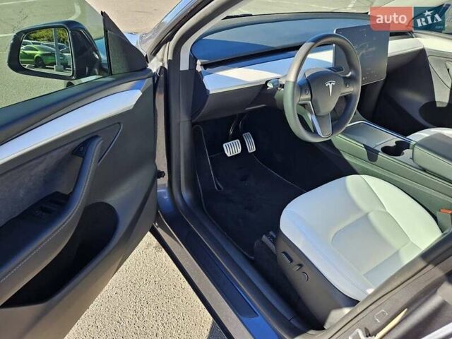Серый Тесла Model Y, объемом двигателя 0 л и пробегом 29 тыс. км за 27900 $, фото 21 на Automoto.ua