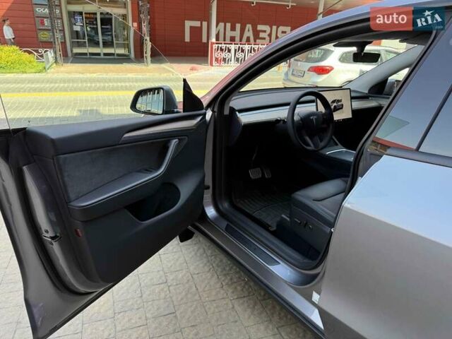 Серый Тесла Model Y, объемом двигателя 0 л и пробегом 20 тыс. км за 42900 $, фото 11 на Automoto.ua
