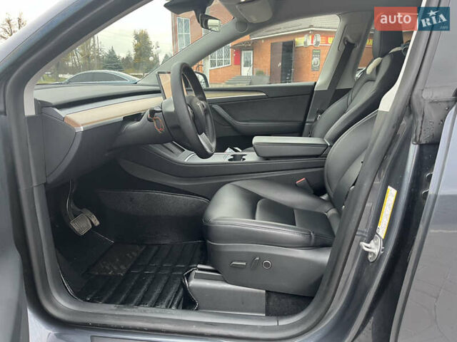Серый Тесла Model Y, объемом двигателя 0 л и пробегом 56 тыс. км за 28001 $, фото 1 на Automoto.ua
