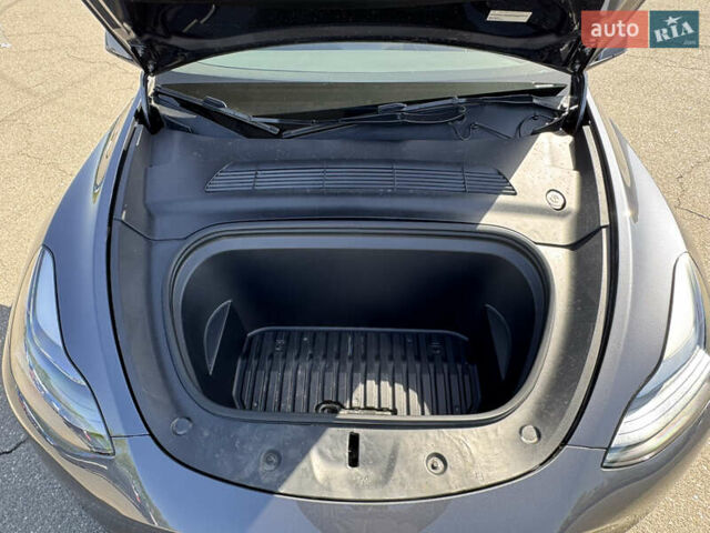 Серый Тесла Model Y, объемом двигателя 0 л и пробегом 28 тыс. км за 29000 $, фото 48 на Automoto.ua