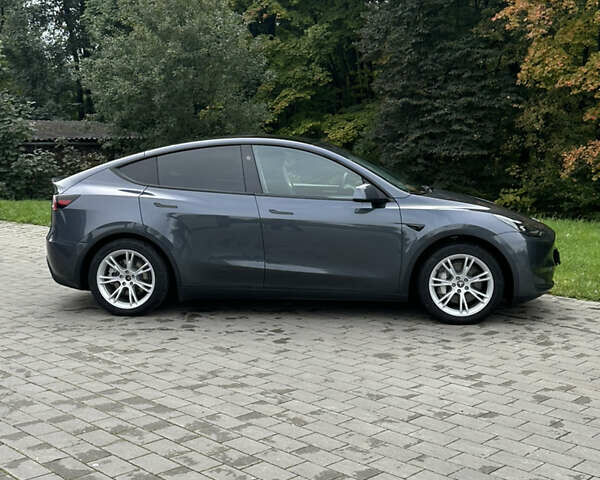 Серый Тесла Model Y, объемом двигателя 0 л и пробегом 4 тыс. км за 26500 $, фото 4 на Automoto.ua