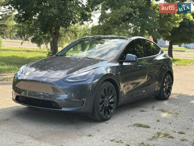 Серый Тесла Model Y, объемом двигателя 0 л и пробегом 20 тыс. км за 27500 $, фото 2 на Automoto.ua