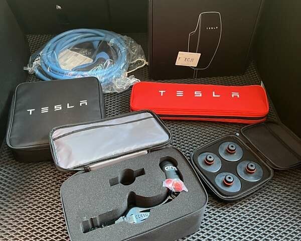 Серый Тесла Model Y, объемом двигателя 0 л и пробегом 11 тыс. км за 48500 $, фото 24 на Automoto.ua
