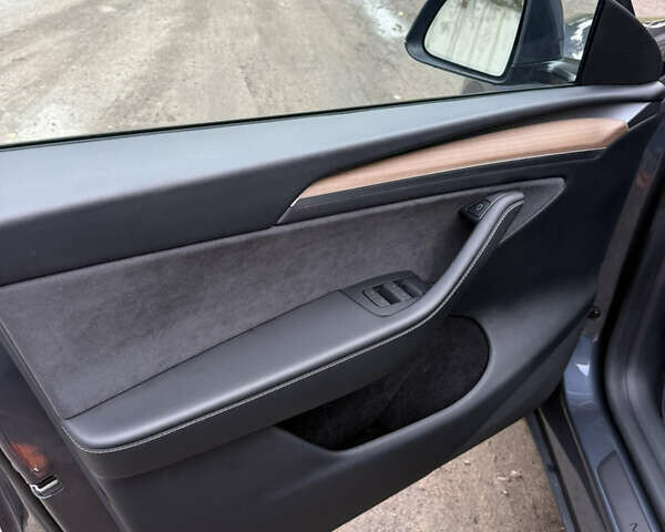 Сірий Тесла Model Y, об'ємом двигуна 0 л та пробігом 101 тис. км за 25000 $, фото 9 на Automoto.ua