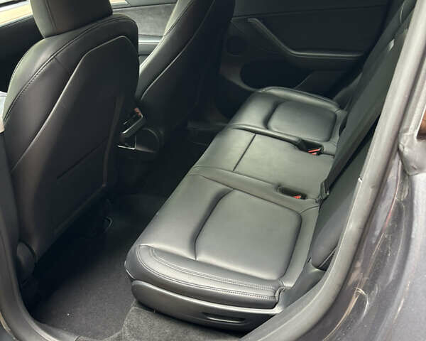 Серый Тесла Model Y, объемом двигателя 0 л и пробегом 32 тыс. км за 33500 $, фото 5 на Automoto.ua