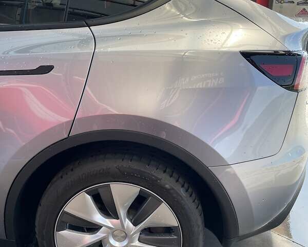 Серый Тесла Model Y, объемом двигателя 0 л и пробегом 40 тыс. км за 38000 $, фото 5 на Automoto.ua
