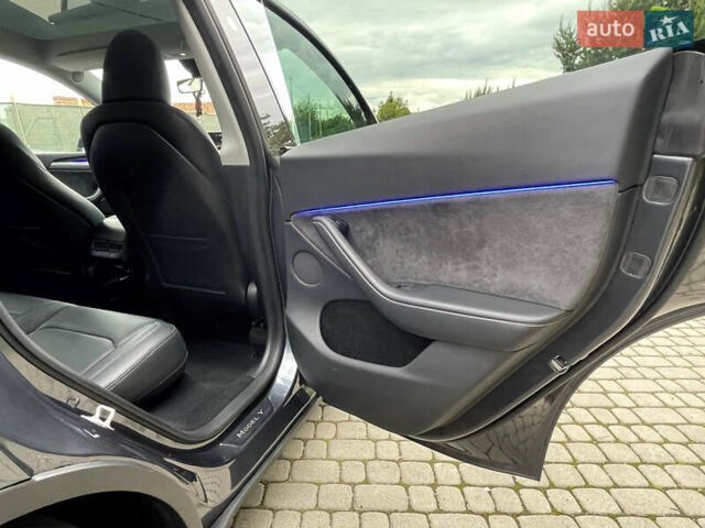 Серый Тесла Model Y, объемом двигателя 0 л и пробегом 19 тыс. км за 33700 $, фото 18 на Automoto.ua