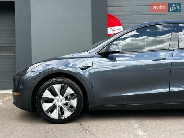 Серый Тесла Model Y, объемом двигателя 0 л и пробегом 32 тыс. км за 31999 $, фото 4 на Automoto.ua