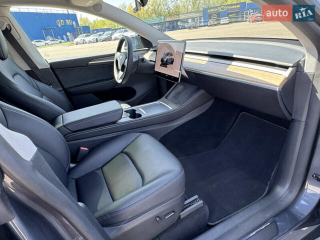 Серый Тесла Model Y, объемом двигателя 0 л и пробегом 28 тыс. км за 29000 $, фото 40 на Automoto.ua