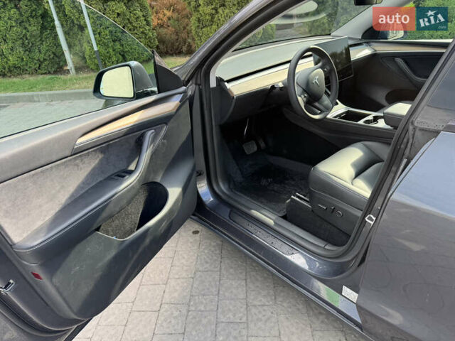 Серый Тесла Model Y, объемом двигателя 0 л и пробегом 24 тыс. км за 30500 $, фото 8 на Automoto.ua