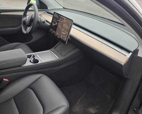 Серый Тесла Model Y, объемом двигателя 0 л и пробегом 15 тыс. км за 39500 $, фото 16 на Automoto.ua