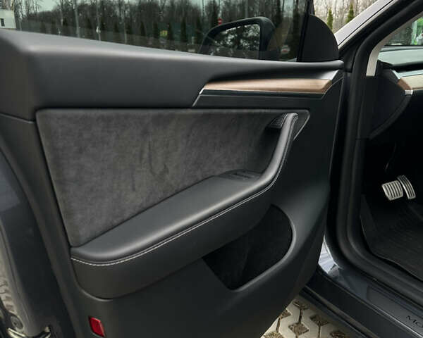 Серый Тесла Model Y, объемом двигателя 0 л и пробегом 22 тыс. км за 32000 $, фото 57 на Automoto.ua