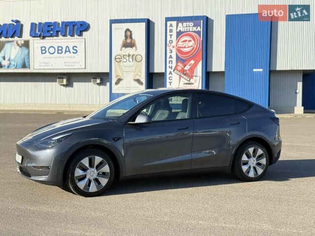 Серый Тесла Model Y, объемом двигателя 0 л и пробегом 46 тыс. км за 28300 $, фото 7 на Automoto.ua