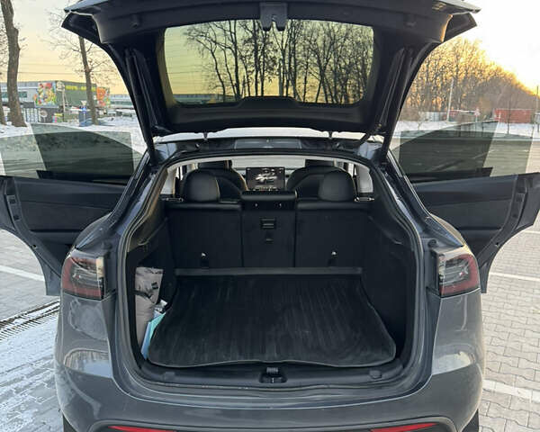 Серый Тесла Model Y, объемом двигателя 0 л и пробегом 20 тыс. км за 33000 $, фото 19 на Automoto.ua