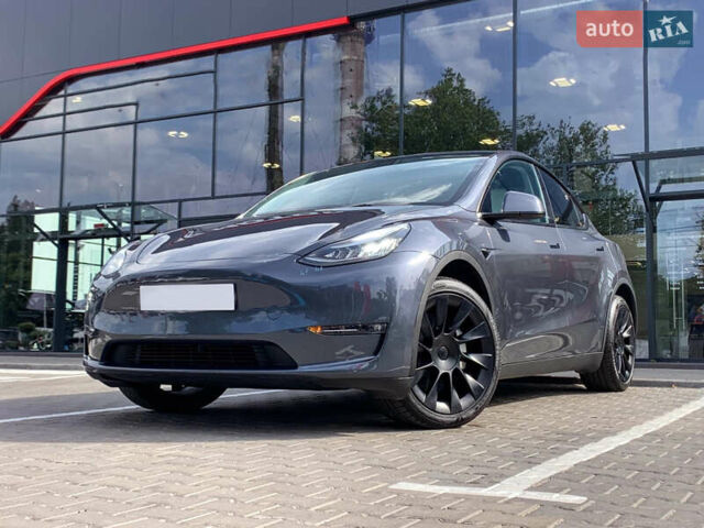Серый Тесла Model Y, объемом двигателя 0 л и пробегом 4 тыс. км за 30000 $, фото 1 на Automoto.ua