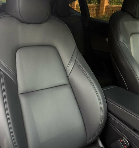 Серый Тесла Model Y, объемом двигателя 0 л и пробегом 25 тыс. км за 30500 $, фото 16 на Automoto.ua