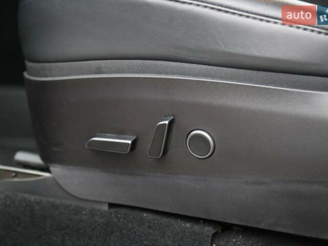 Серый Тесла Model Y, объемом двигателя 0 л и пробегом 50 тыс. км за 33900 $, фото 17 на Automoto.ua