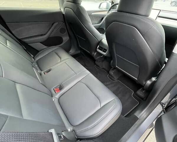 Серый Тесла Model Y, объемом двигателя 0 л и пробегом 25 тыс. км за 37500 $, фото 13 на Automoto.ua