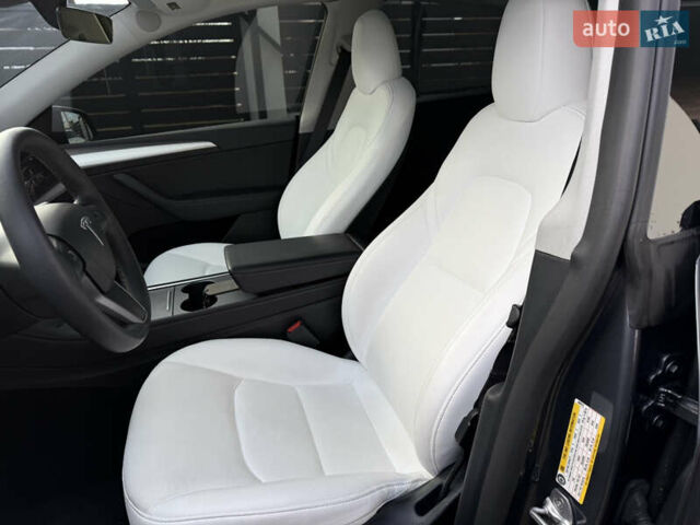 Сірий Тесла Model Y, об'ємом двигуна 0 л та пробігом 28 тис. км за 27900 $, фото 38 на Automoto.ua