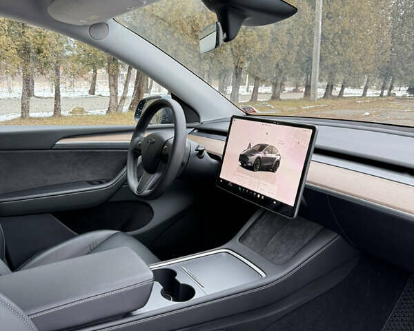 Серый Тесла Model Y, объемом двигателя 0 л и пробегом 28 тыс. км за 28200 $, фото 20 на Automoto.ua