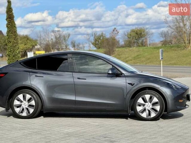 Серый Тесла Model Y, объемом двигателя 0 л и пробегом 15 тыс. км за 32000 $, фото 5 на Automoto.ua