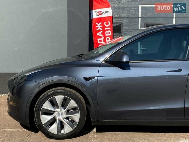 Серый Тесла Model Y, объемом двигателя 0 л и пробегом 32 тыс. км за 31999 $, фото 4 на Automoto.ua