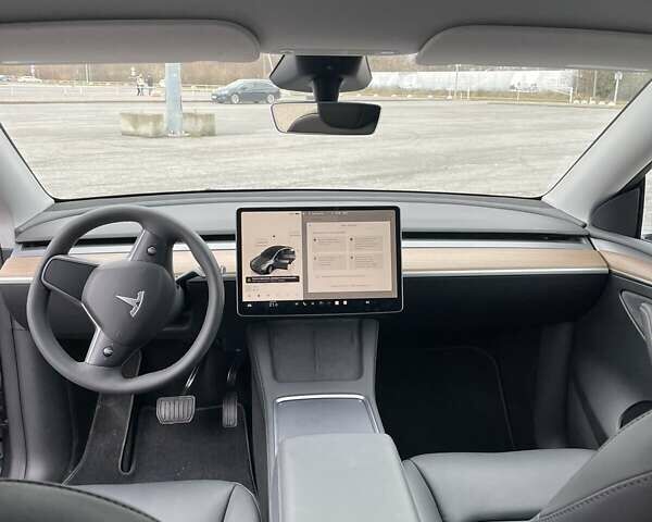 Серый Тесла Model Y, объемом двигателя 0 л и пробегом 16 тыс. км за 27950 $, фото 16 на Automoto.ua