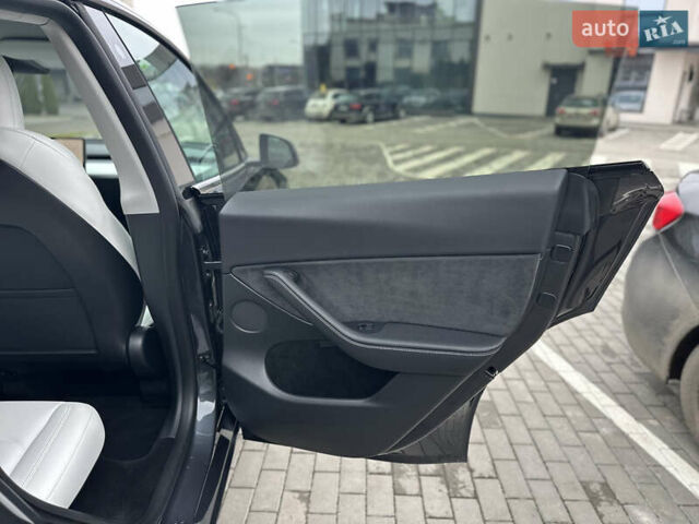 Сірий Тесла Model Y, об'ємом двигуна 0 л та пробігом 26 тис. км за 25999 $, фото 59 на Automoto.ua
