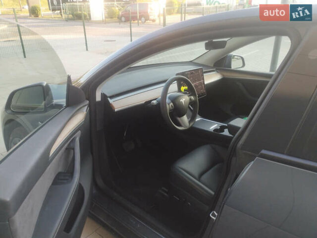 Серый Тесла Model Y, объемом двигателя 0 л и пробегом 10 тыс. км за 32700 $, фото 5 на Automoto.ua