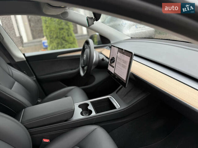 Серый Тесла Model Y, объемом двигателя 0 л и пробегом 18 тыс. км за 28500 $, фото 8 на Automoto.ua