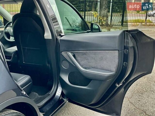 Серый Тесла Model Y, объемом двигателя 0 л и пробегом 23 тыс. км за 28800 $, фото 23 на Automoto.ua