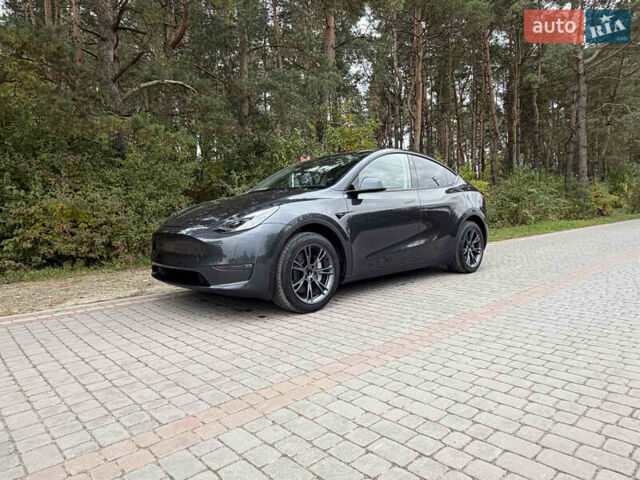Серый Тесла Model Y, объемом двигателя 0 л и пробегом 12 тыс. км за 30800 $, фото 2 на Automoto.ua