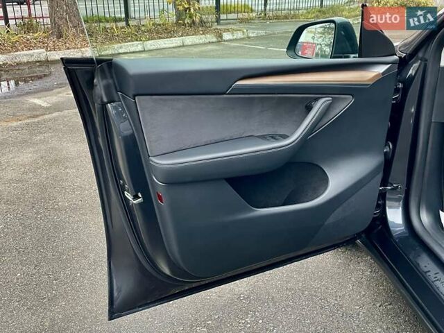Серый Тесла Model Y, объемом двигателя 0 л и пробегом 23 тыс. км за 28800 $, фото 13 на Automoto.ua
