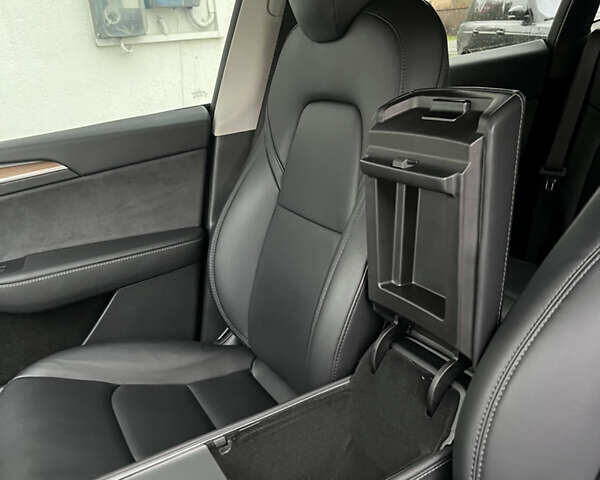 Серый Тесла Model Y, объемом двигателя 0 л и пробегом 33 тыс. км за 25000 $, фото 6 на Automoto.ua