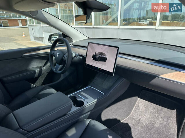 Серый Тесла Model Y, объемом двигателя 0 л и пробегом 1 тыс. км за 35490 $, фото 46 на Automoto.ua