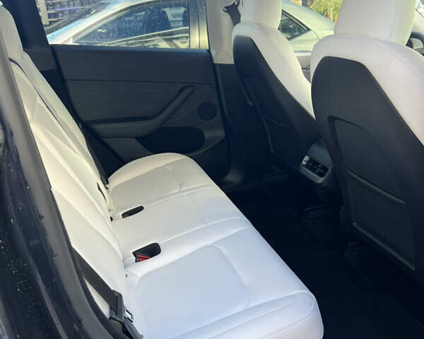 Серый Тесла Model Y, объемом двигателя 0 л и пробегом 33 тыс. км за 29000 $, фото 7 на Automoto.ua
