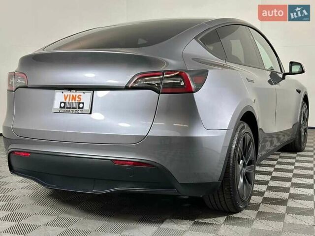 Серый Тесла Model Y, объемом двигателя 0 л и пробегом 2 тыс. км за 18000 $, фото 4 на Automoto.ua
