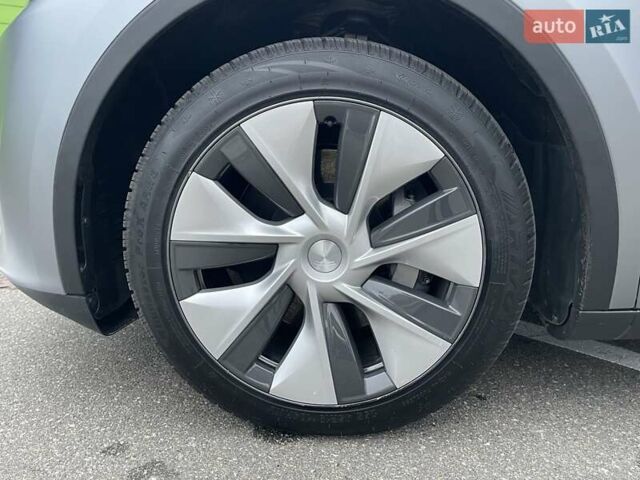 Серый Тесла Model Y, объемом двигателя 0 л и пробегом 25 тыс. км за 36700 $, фото 13 на Automoto.ua