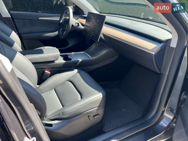 Серый Тесла Model Y, объемом двигателя 0 л и пробегом 12 тыс. км за 30000 $, фото 37 на Automoto.ua