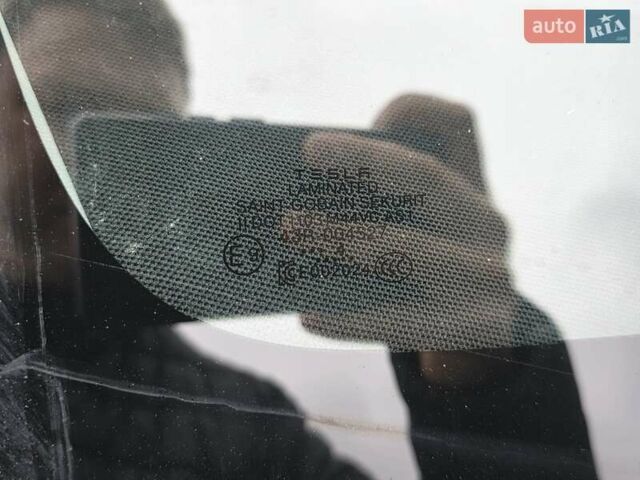 Серый Тесла Model Y, объемом двигателя 0 л и пробегом 39 тыс. км за 31700 $, фото 12 на Automoto.ua