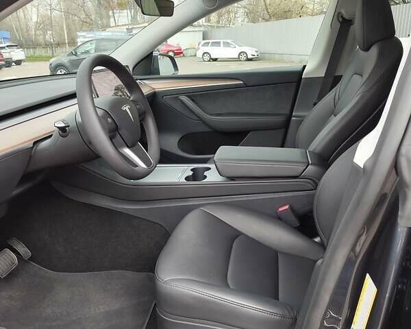 Серый Тесла Model Y, объемом двигателя 0 л и пробегом 1 тыс. км за 33000 $, фото 12 на Automoto.ua