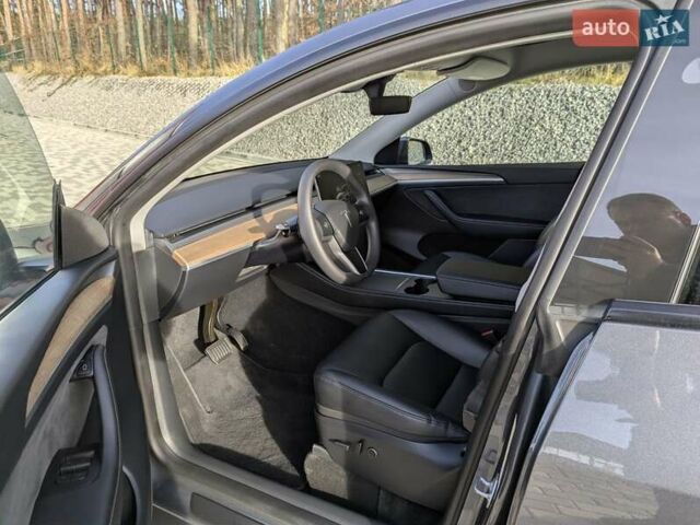 Серый Тесла Model Y, объемом двигателя 0 л и пробегом 29 тыс. км за 30500 $, фото 28 на Automoto.ua