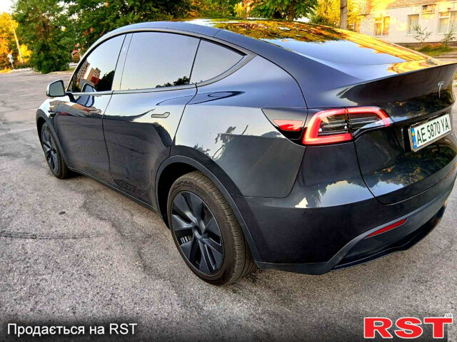 Серый Тесла Model Y, объемом двигателя 0.38 л и пробегом 6 тыс. км за 27000 $, фото 2 на Automoto.ua