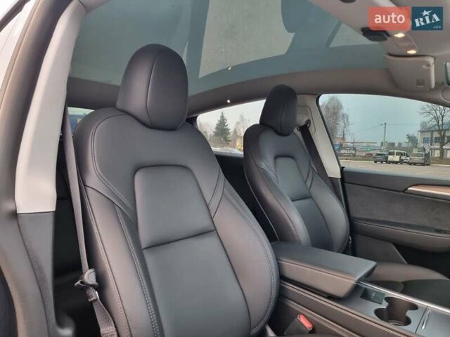 Серый Тесла Model Y, объемом двигателя 0 л и пробегом 24 тыс. км за 30900 $, фото 25 на Automoto.ua