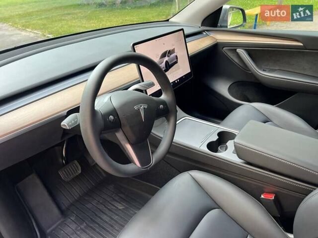 Серый Тесла Model Y, объемом двигателя 0 л и пробегом 3 тыс. км за 25500 $, фото 9 на Automoto.ua