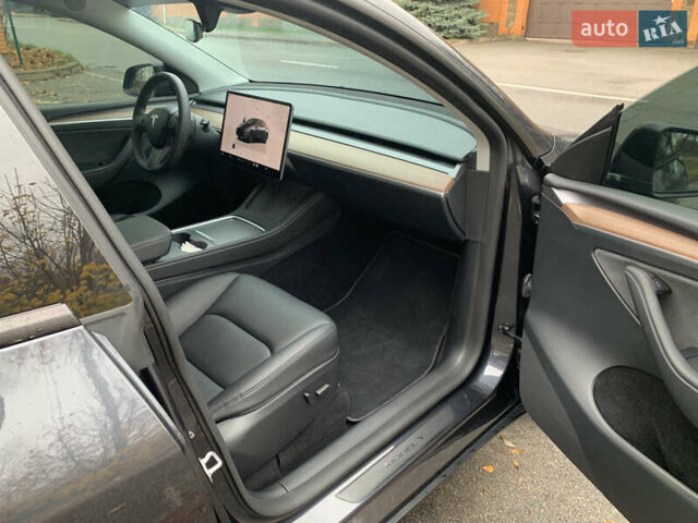 Серый Тесла Model Y, объемом двигателя 0 л и пробегом 35 тыс. км за 32900 $, фото 10 на Automoto.ua