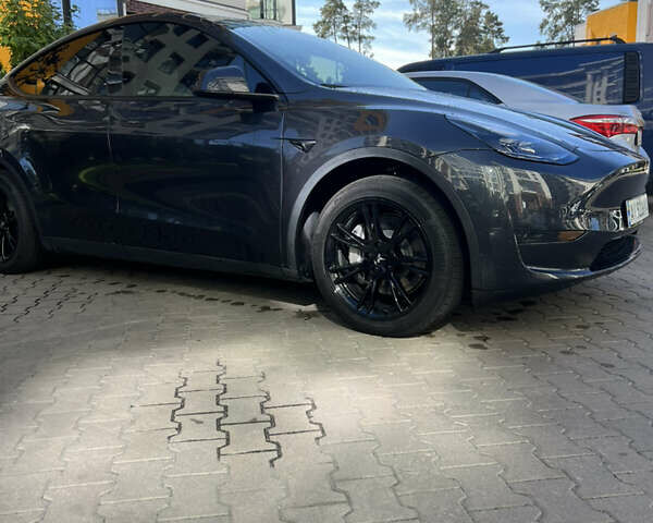 Серый Тесла Model Y, объемом двигателя 0 л и пробегом 33 тыс. км за 29000 $, фото 3 на Automoto.ua